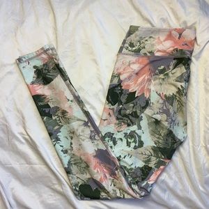Fabletics mid rise powerhold secret garden legging